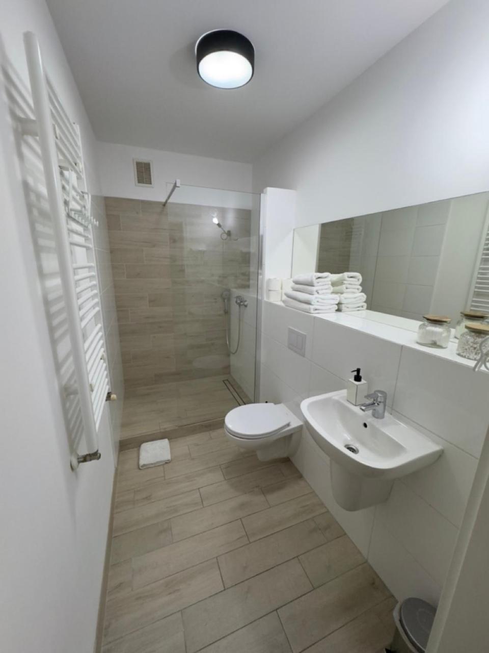 Little White Frog Apartment ชเตชชิน ภายนอก รูปภาพ